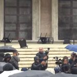 Studentët refuzojnë sërish dialogun me Ramën, heqin karriget e vendosura para Kryeministrisë