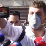 Rama e akuzoi për trafik droge dhe i publikoi foton, protestuesi: Jam student i Mjekësisë me mesatare 10!