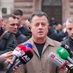 Disa studentë ishin kundër bashkimit me PD, Noka: Opozitën nuk e largon askush nga sheshi