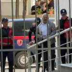 Akuzohet për mesazhe me përmbajtje seksuale ndaj nxënëses 13 vjeç, del para gjykatës mësuesi 60-vjeçar