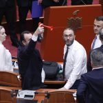 Qëlluan me shishe dhe vezë Ramën, 60 ditë përjashtim për Gazment Bardhin dhe Klevis Balliun