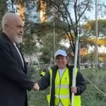 “Disa shkatërrojnë, ne pastrojmë”, Rama takon punonjësit e Bashkisë: Ne vazhdojmë të bëjmë atë që dimë të bëjmë më mirë!