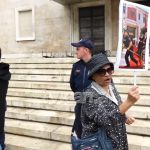 Te rinjte ne proteste, pamjet me virale te saj